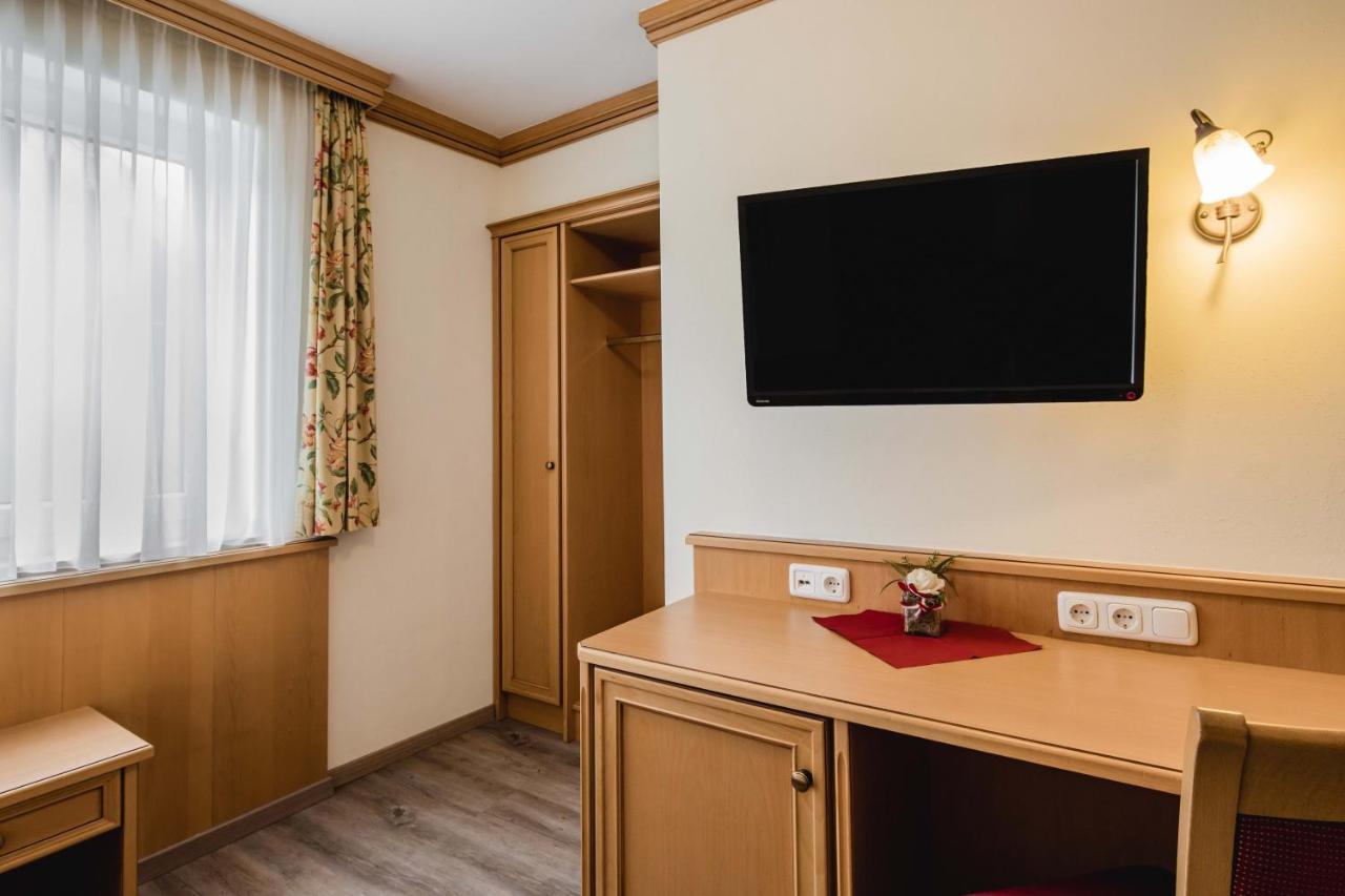 Hotel Bayrischer Loewe Остерхофен Екстериор снимка