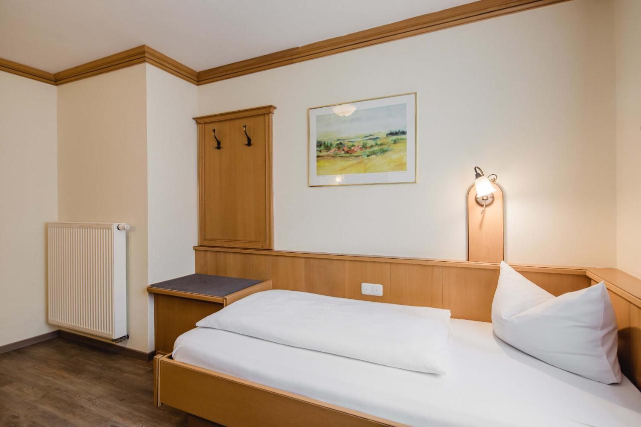 Hotel Bayrischer Loewe Остерхофен Екстериор снимка