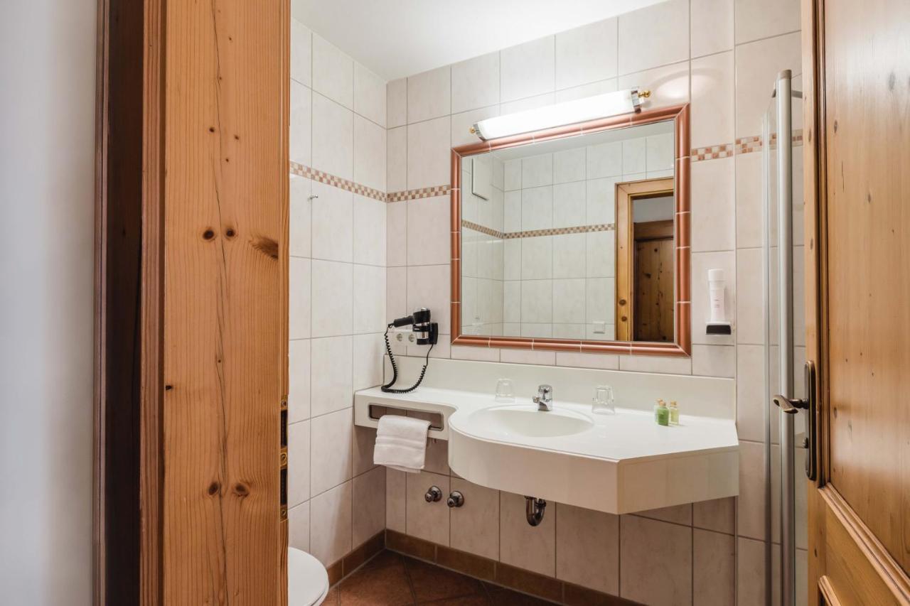 Hotel Bayrischer Loewe Остерхофен Екстериор снимка