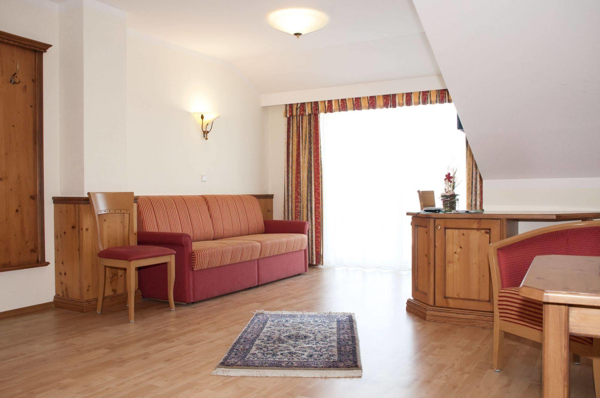 Hotel Bayrischer Loewe Остерхофен Екстериор снимка