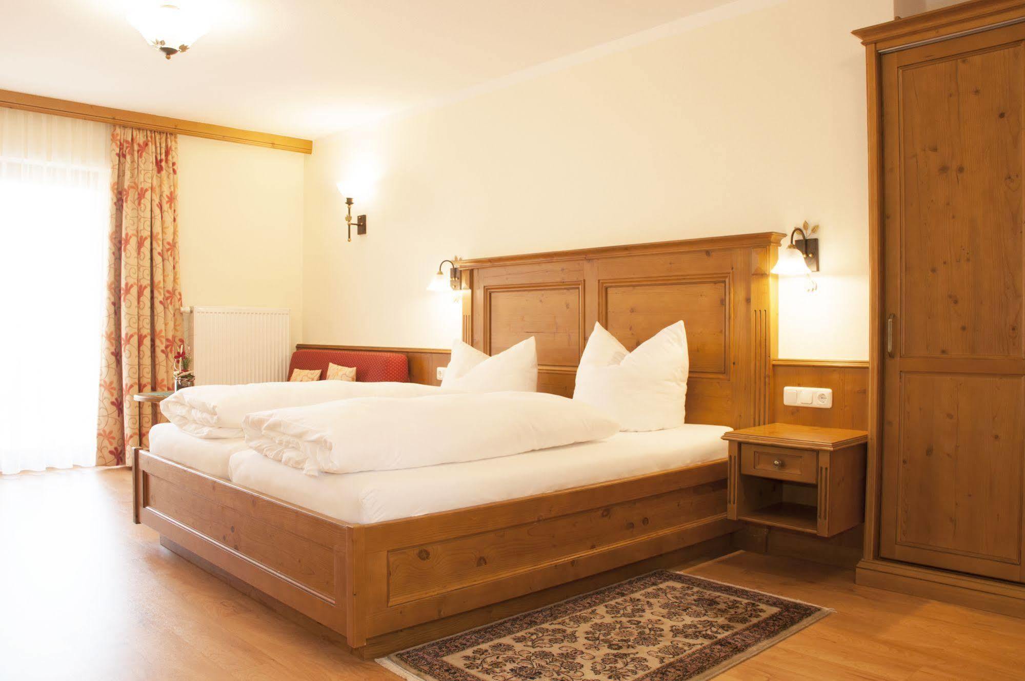 Hotel Bayrischer Loewe Остерхофен Екстериор снимка